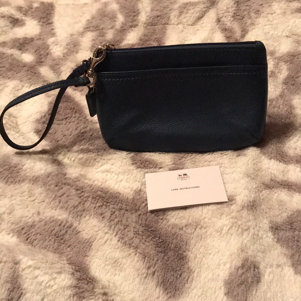 Women’s wristlet